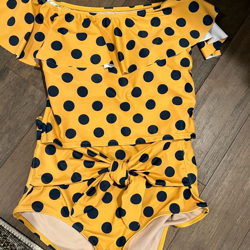 Kortni Jeane medium nwot set